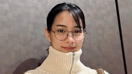 「冬の妖精が舞い降りた」のん 丸メガネ×大きめニットでリラックスムードただよう秋コーデを披露！「何着ても似合いますね」