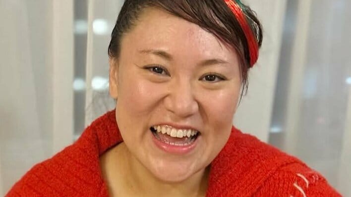 バービー 自宅の豪勢なクリスマスパーティー披露！夫はトナカイ！？サンタ帽かぶり娘抱きしめる家族4ショットに「幸せが溢れてます」と反響