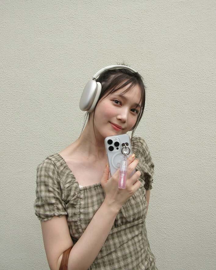 本田翼 “絶対領域”見せ ミニ丈ワンピ×ニーハイ姿披露！キュート