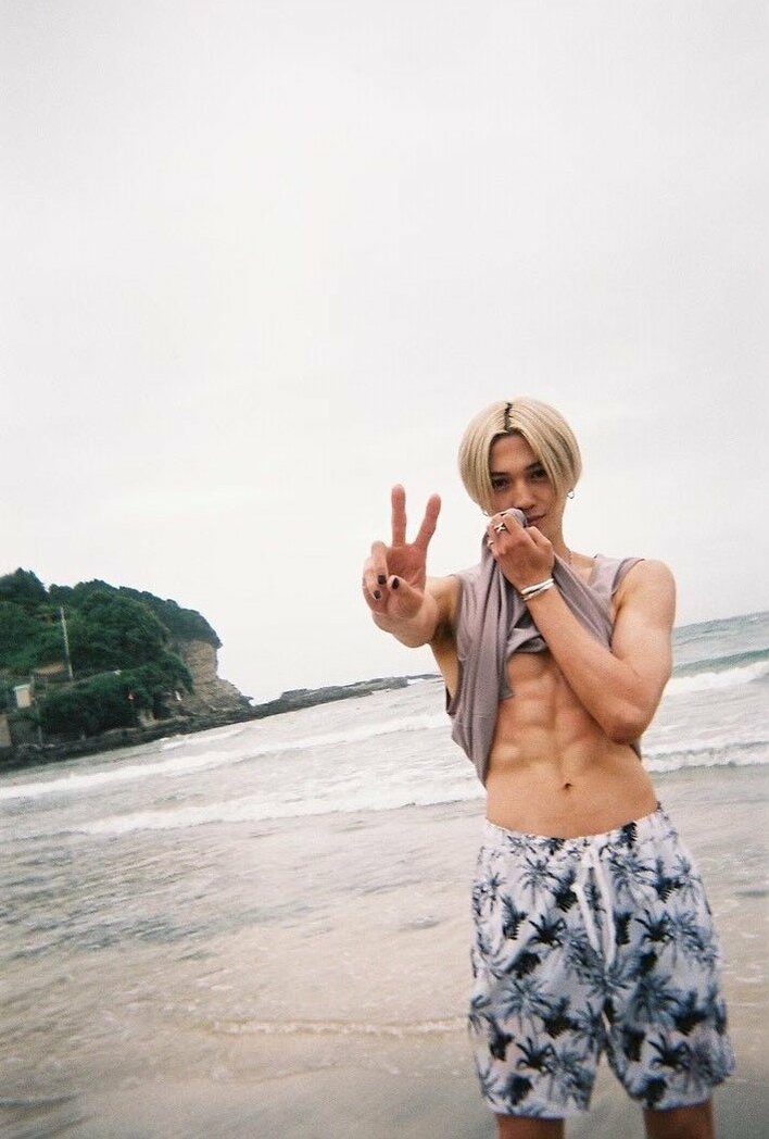FANTASTICS 八木勇征 トラキン リアカ アクシージア史上最高峰のスキンケアライン「THE B MAISON」公式