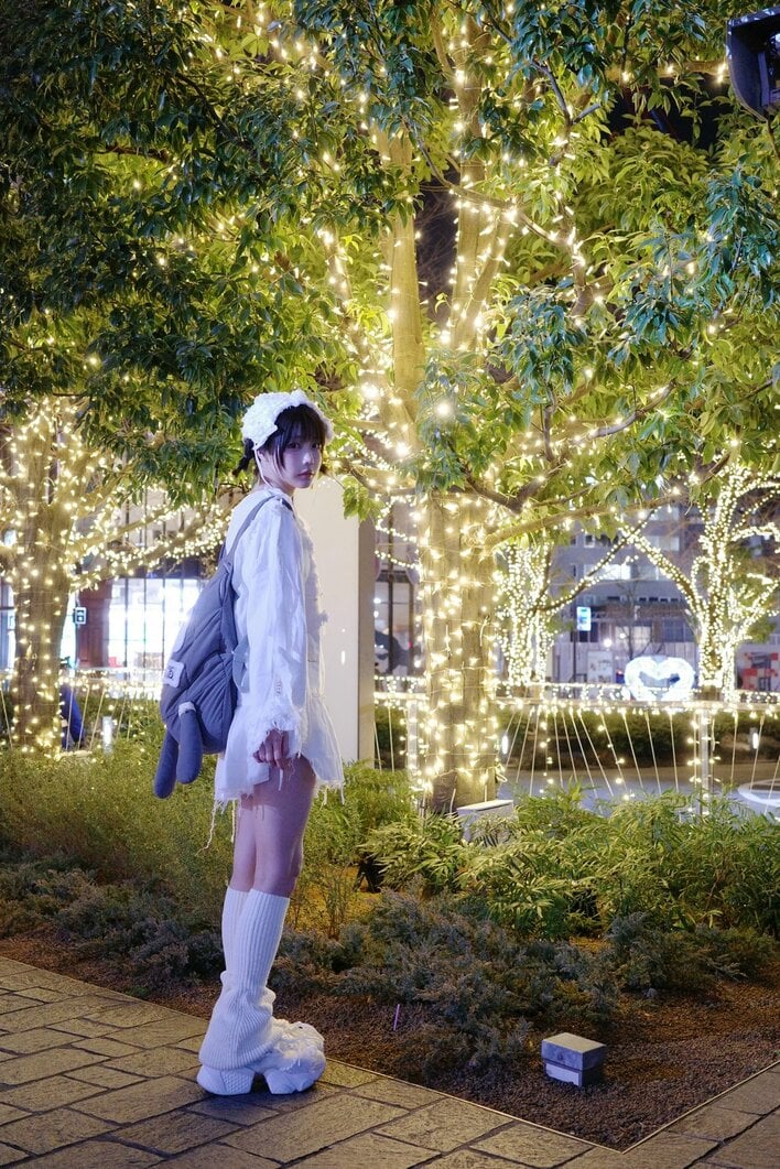 天使が舞い降りた」あのちゃん ミニ丈ワンピで美脚際立つコーデ披露