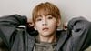 BTS V カジュアルコーデで部屋でのまったり姿を披露！Championの新キャンペーン起用でゆったりパーカーを着た“まるでプライベート”なビジュアルが公開