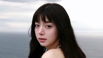 「可愛い空間すぎ」池田エライザ 大好きなピカチュウにぎゅっと挟まれ大興奮！密着されて幸せいっぱいの“絶叫ショット”に「目の保養」