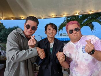 トム・クルーズ風！？小杉竜一＆吉村崇が理容室でヘアカット！