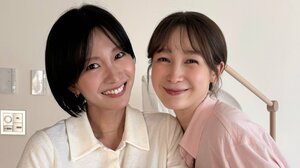 藤井サチ 生後1ヵ月長男を岡崎紗絵が抱っこする姿公開！小さなおてて＆むっちりあんよの赤ちゃんを愛おしそうに見つめる幸せショットに「ステキな時間」
