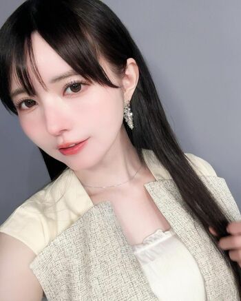 益若つばさ　ピンクヘアで大胆イメチェン！ファンのリクエストで前髪はぱっつんに「ドール感マシマシ！」と変化にファンがくぎ付け