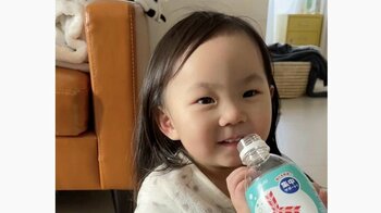 「もう表情が可愛い！」2歳の女の子の“初めての炭酸”が話題！まさかのリアクションに「連続で見ました」【激かわキッズ奇跡の瞬間】