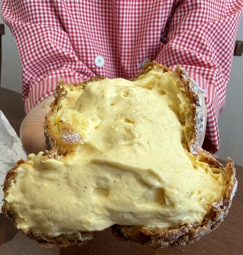 【魚沼に衝撃】総重量200g、通常サイズの4倍！ 圧倒的存在感のシュークリーム『ザクザクずっしりシュー』が3月7日（土）より土日祝日限定で新登場！