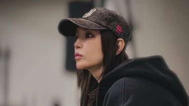 姫にくぎ付け♡」浜崎あゆみ ニット帽で上目遣いをした“バブみフェイス