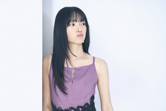 【写真11枚】バレエで養った美！服部樹咲の撮り下ろしカットを見る