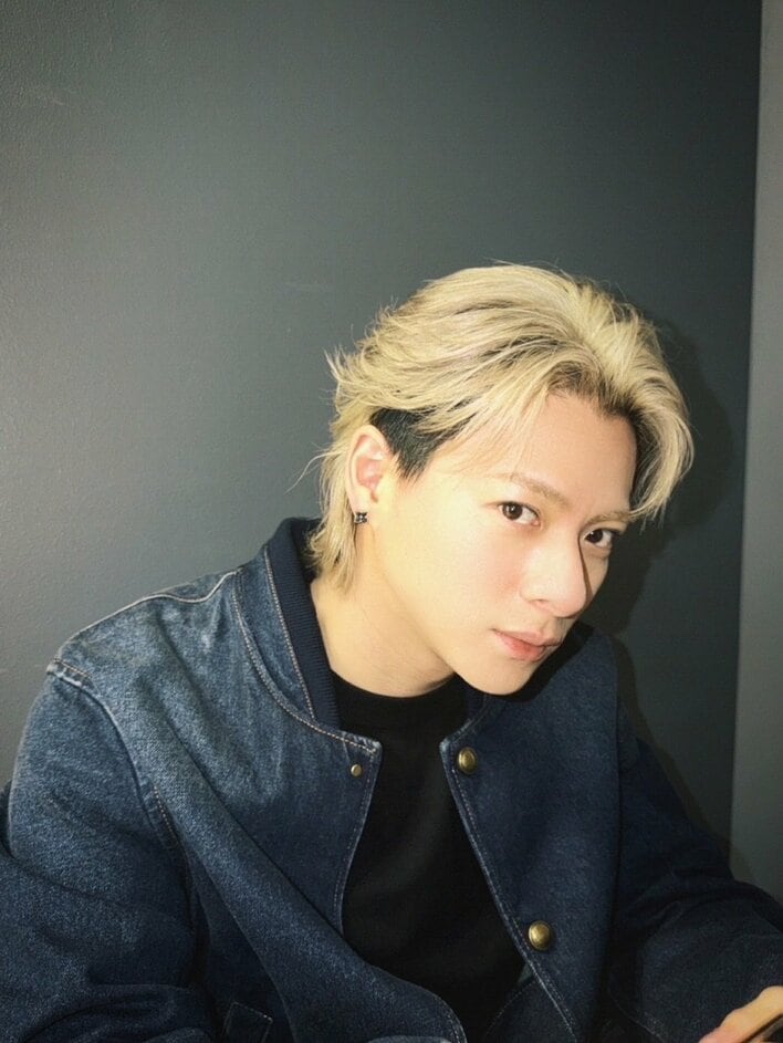 平野紫耀 公式写真 まとめ 抜け無し 照れ笑いも最高すぎる」平野紫耀 顔隠し はにかむ笑顔にファン歓喜