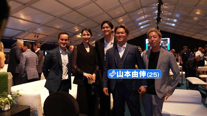 上品 ELIE TAHARI 上下セット スパンコール 真美子夫人 大谷選手 大谷翔平夫妻のフォーマルなブラックコーデ 真美子さん着用