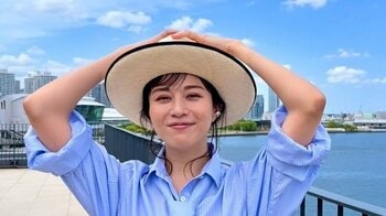 比嘉愛未 39歳の誕生日に美脚ショットを披露！無邪気な笑顔で｢自然体の美しさ」｢完璧 姫｣とファン魅了