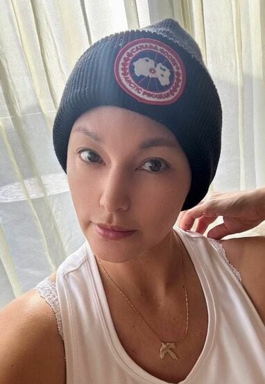 梅宮アンナ⭐︎ダウンベスト またなくなるんだ」梅宮アンナ がん闘病中で髪が伸びてきた姿を公開