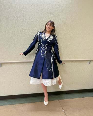 超輝いてる」野呂佳代 ミニスカアイドル姿に「足が真っ直ぐで綺麗」と