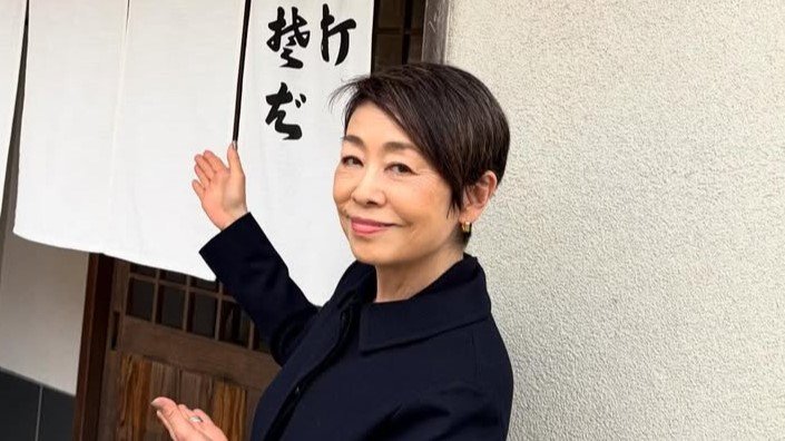 安藤優子(67) “似ている”母＆祖母との幼少期ショット公開！母の手作りチュチュを着た姿など貴重な写真に「超お嬢様♡」「お母様のメモ温かい」