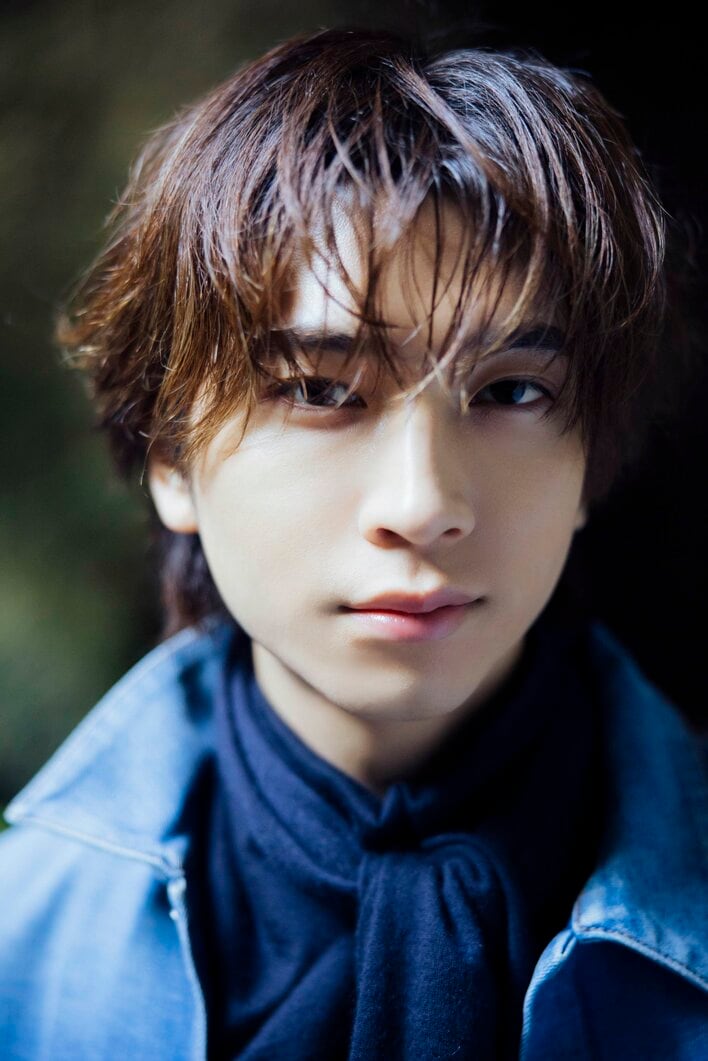 庄司浩平の“夢”が実現！大好きな恐竜とコラボしたカレンダーが発売 念願の「恐竜の聖地」福井で撮影