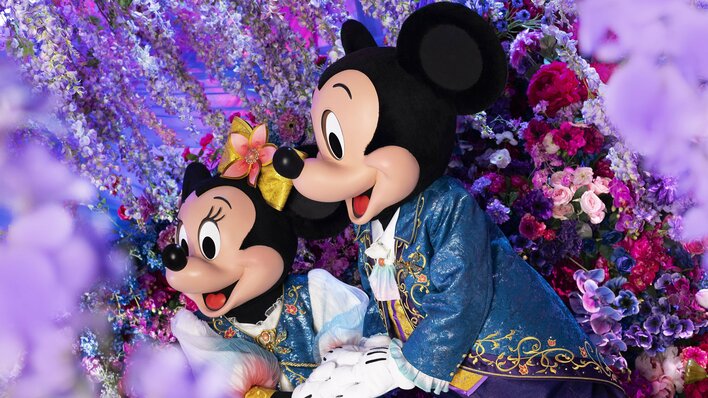 ディズニー「ファンタジースプリングス」を蜷川実花が撮り下ろし！ミッキーやミニーにラプンツェルらが花々に囲まれた幻想的な写真を公開