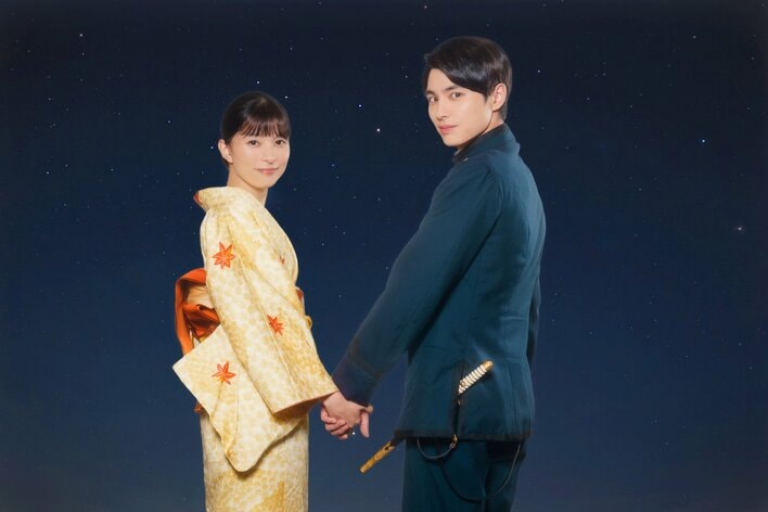 【写真10枚】“星空を見上げる”姿も！？芳根京子＆本田響矢の撮り下ろしカットを見る