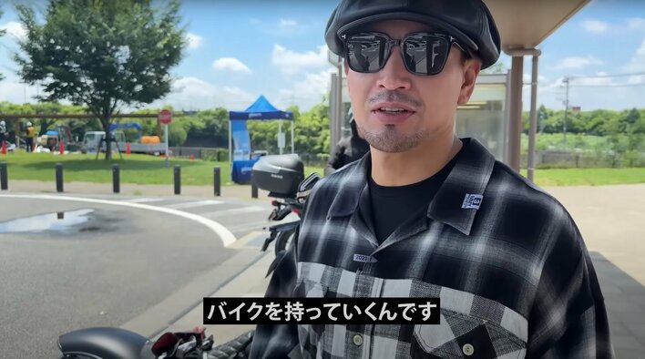 魔裟斗 “愛車”ハーレーを「ヤバイ仕様に」カスタム！シルバーラメが