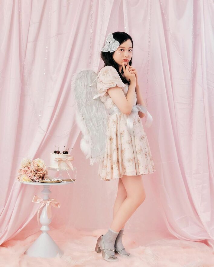 めっちゃ成長してる」本田紗来(17) ミニ丈ワンピの天使コーデを公開し