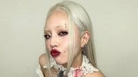 ちゃんみな 雰囲気ガラリの“新鮮な髪色”にファン大絶賛！豪華なプレートを手に嬉しそうな表情の28歳誕生日ショットに「新鮮」「めっちゃ似合ってる！」
