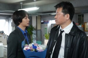 沼袋署で立てこもり発生！そんななか池田（中村海人）によって誠（佐藤二朗）と明日香（橋本愛）の関係がバラされる＜『夫婦別姓刑事』第6話完全版＞