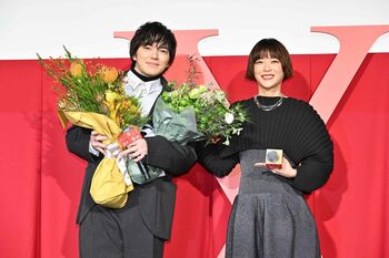 上野樹里「丸裸にされた気分」林遣都に舞台裏の大胆行動を明かされ赤面