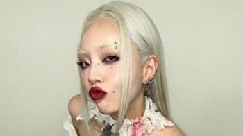 ちゃんみな 雰囲気ガラリの“新鮮な髪色”にファン大絶賛！豪華なプレートを手に嬉しそうな表情の28歳誕生日ショットに「新鮮」「めっちゃ似合ってる！」