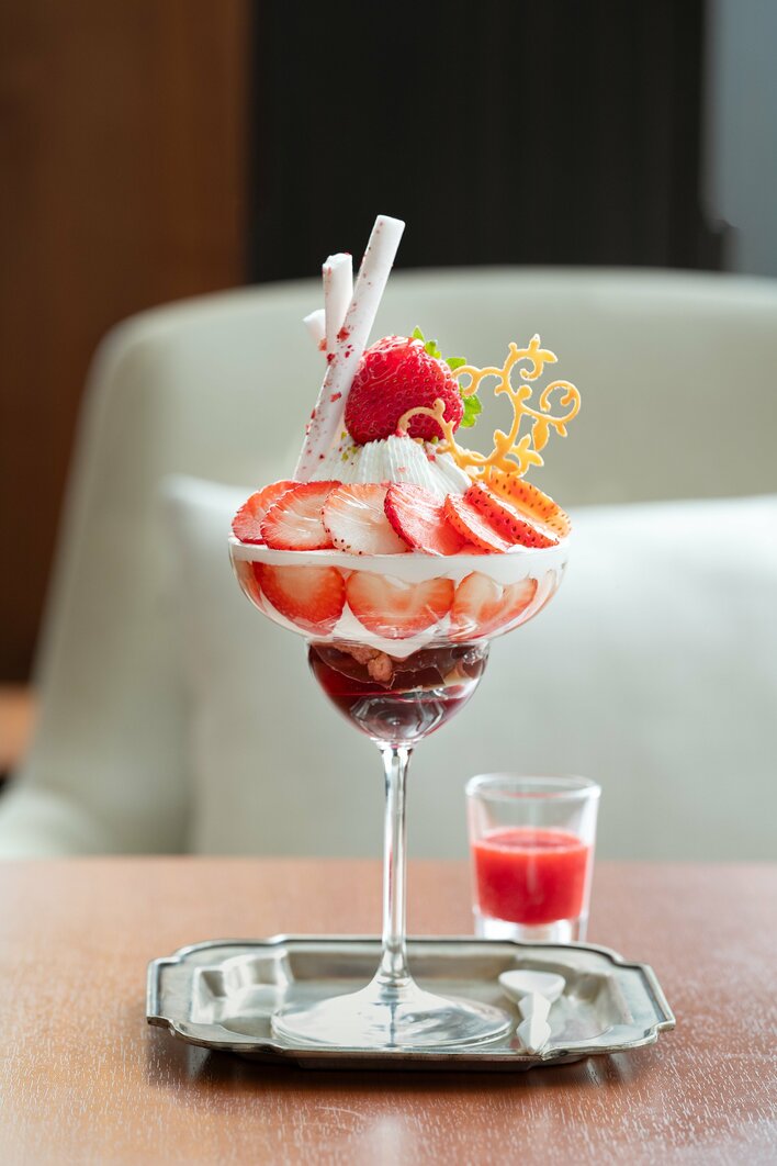 【ホテルオークラ福岡】10種類以上で構成したいちごのパフェ「パルフェ・ビジュー【宝石のパフェ】」を2026年1～2月に提供