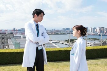 元ヤンドクター・湖音波（橋本環奈）参上！恩師・中田（向井理）との再会と医師を目指した13年前の事故＜『ヤンドク！』第1話完全版＞