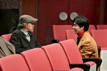 久部（菅田将暉）はシェイクスピア俳優・是尾（浅野和之）との対面に感激『もしもこの世が舞台なら、楽屋はどこにあるのだろう』第6話予告