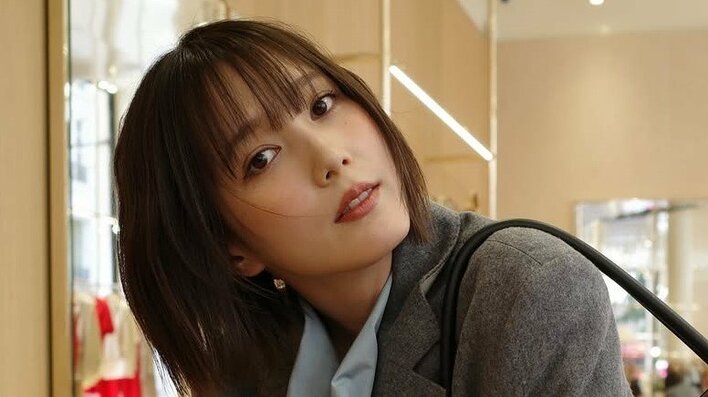 「魅力が世界にバレてまう！」本田翼 フランス・パリでのオフショット公開！かっこいい姿からおちゃめな一面まで「街並みが似合いすぎる」