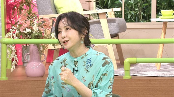 斉藤由貴「今の方がずっと歌ってる」アイドル時代生放送は苦手？マネージャーが明かす困った行動　佐藤二朗からアツい“タレコミ” も