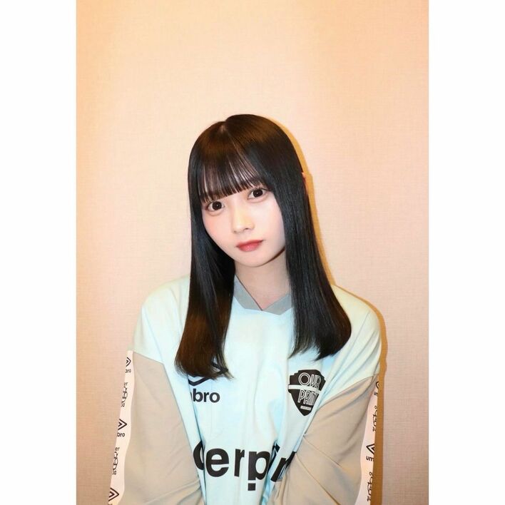 TikTokerの実熊瑠琉 前髪ぱっつん黒髪ヘア披露でファンからは「黒髪大