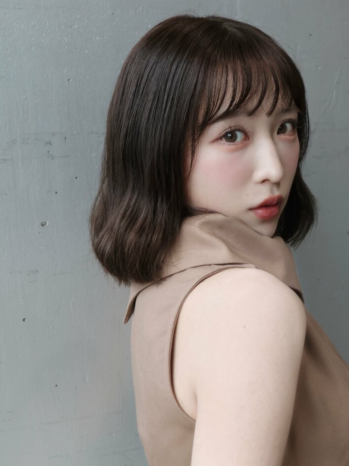 AKB48小栗有以 雰囲気がらり“わんちゃん巻き”ヘアで美肩際立つショット