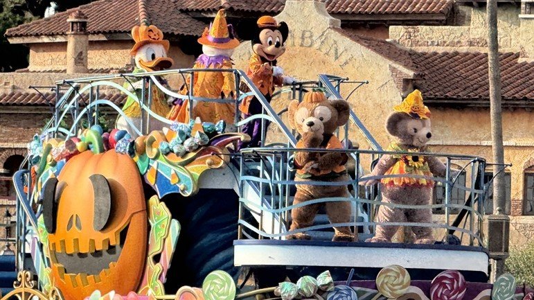 ダッフィーがハロウィン衣装で登場！ディズニーシー