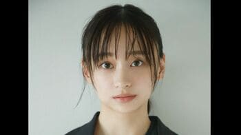 そんな表情もできちゃうの？影山優佳　“肌見せ”黒ワンピース姿で大人の色気全開！シンガポールでのオフショット公開　