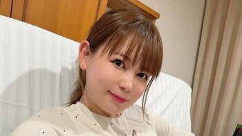 「予定通りに帝王切開」双子妊娠中の中川翔子 むくみ再来を報告 足先までパンパンになった姿や“まるでホテルの朝食”な病院食も公開