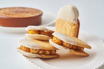 “クレームブリュレ”を生バターサンドで表現。ジャリっとした焦がしキャラメル食感がたのしい、フェアリーケーキフェア春の新作「クレームブリュレ生バターサンド」4月2日(木)発売