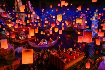 【写真71枚】ディズニー新エリア「ラプンツェルのランタンフェスティバル」に乗ってみた！幻想的な新アトラクション