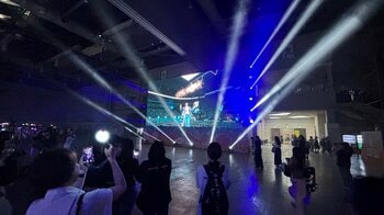 デビュー日に『2025 BTS FESTA』開催 トロフィー大公開！その数「54」 会場内には巨大なペンライトオブジェも登場