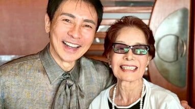 やっぱり似てますね」郷ひろみ(69) 母の92歳誕生日を“100万ドルの笑顔