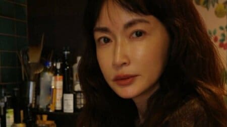 長谷川京子 おしゃれな自宅キッチン公開！華やかな壁紙やシックなタイルなど洗練された空間での食事をする飾らない姿に「美味しそう」