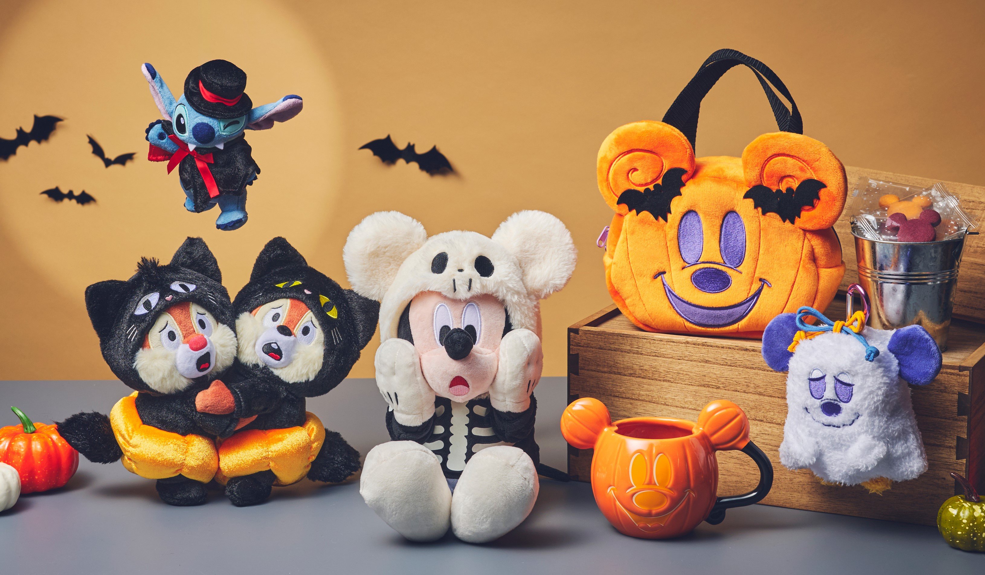 ディズニーストア　ハロウィン　チップ&デール　マスコット チップ デール ぬいぐるみ 海外 香港 ディズニー ハロウィン