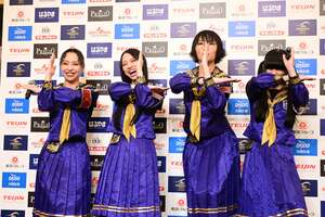 新しい学校のリーダーズ「違うかなっていう感じならやめようって･･･」授賞式登場ポーズでのドキドキ裏話告白！今年1年表す漢字で「『十』で～す」とノリノリに ベストドレッサー賞受賞