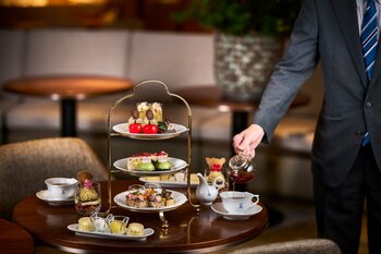 【ウェスティン都ホテル京都】300余年の歴史薫るマイセン磁器で味わう秋の恵みとドイツ菓子　コラボレーションアフタヌーンティー新登場