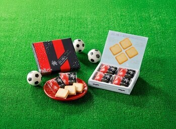 北海道コンサドーレ札幌クラブ創設30周年：【赤黒の恋人】白い恋人（ホワイト）12枚入 コンサドーレパッケージ復刻販売のお知らせ