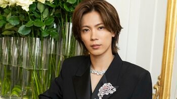 神宮寺勇太「やっぱりパリの空気は格別！」ミキモトのプレスプレビュー登場が話題！胸元にバラのジュエリーを輝かせたエレガントなスタイルを披露
