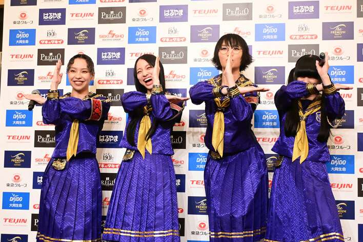 新しい学校のリーダーズ「違うかなっていう感じならやめようって･･･」授賞式登場ポーズでのドキドキ裏話告白！今年1年表す漢字で「『十』で～す」とノリノリに ベストドレッサー賞受賞